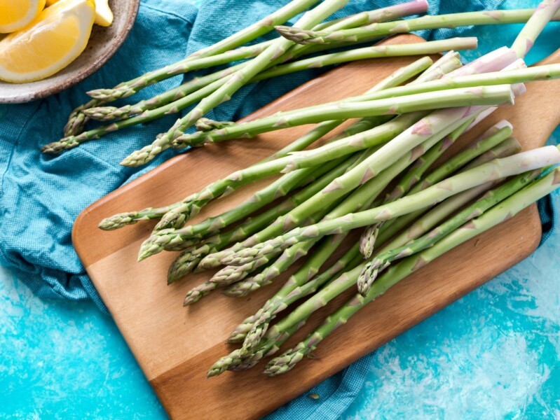 brown chopping board asparagus